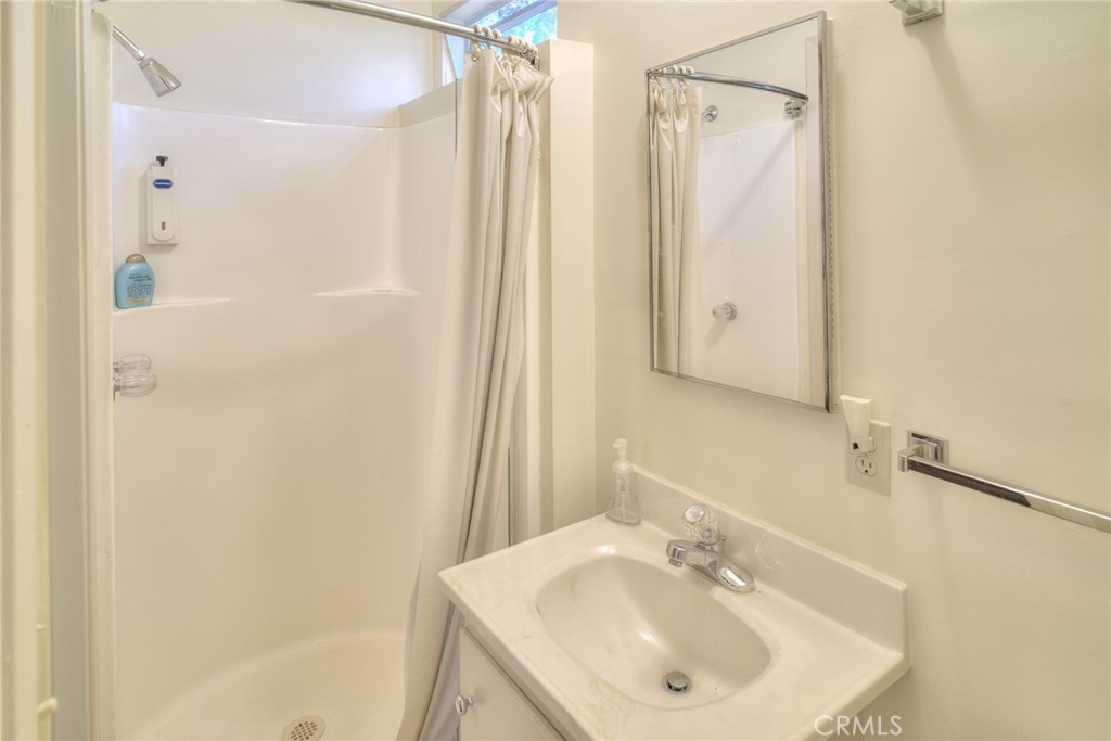 415 Hurleton Road Oroville, CA 95966 - Photo 54 of 70 Cottage Bathroom