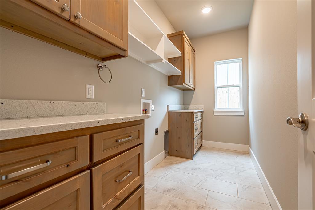 2044 Salina Circle Granbury, TX 76048 - Photo 16 of 38