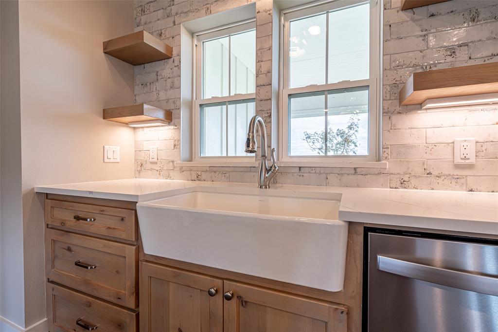 2044 Salina Circle Granbury, TX 76048 - Photo 7 of 38