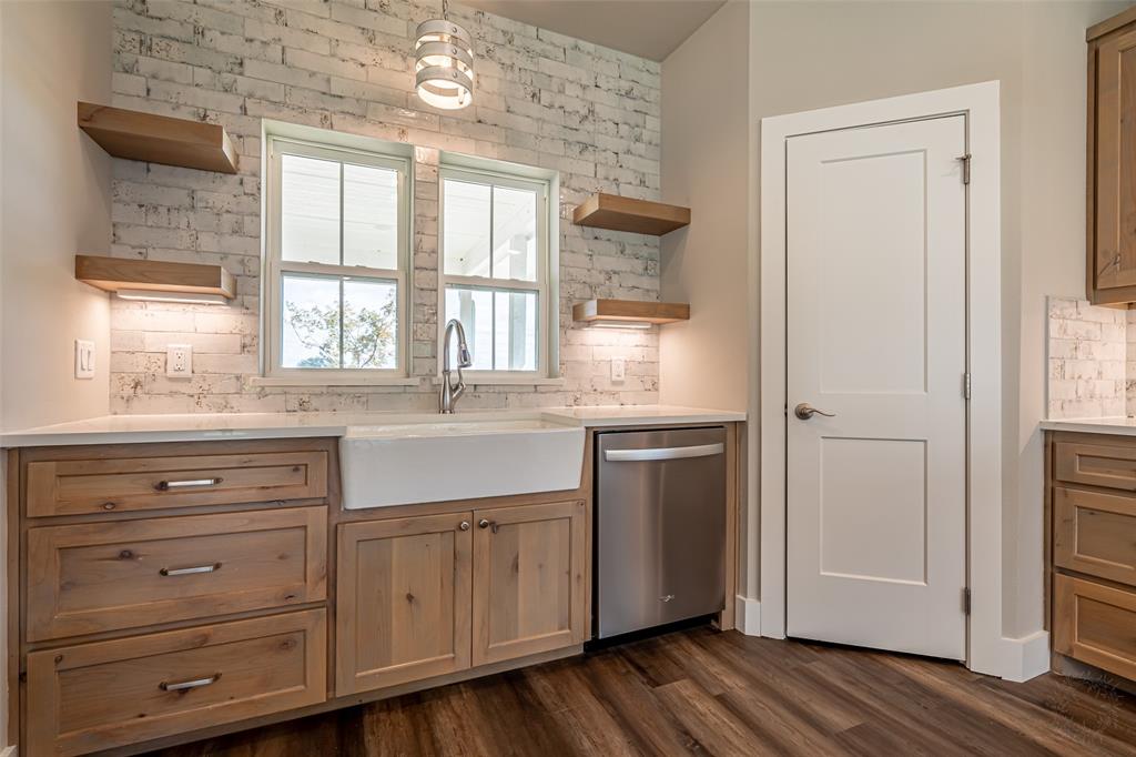 2044 Salina Circle Granbury, TX 76048 - Photo 9 of 38