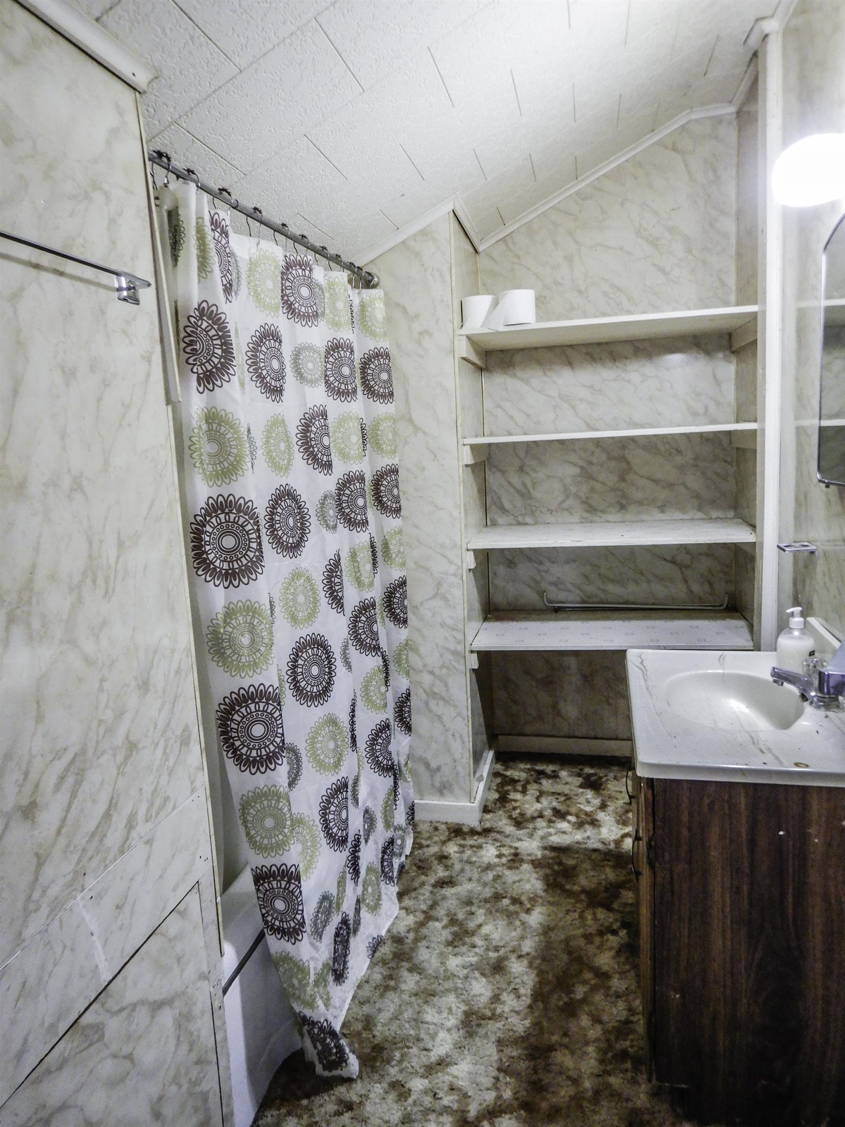 301 Collins Avenue Oconto, WI 54153 - Photo 14 of 37