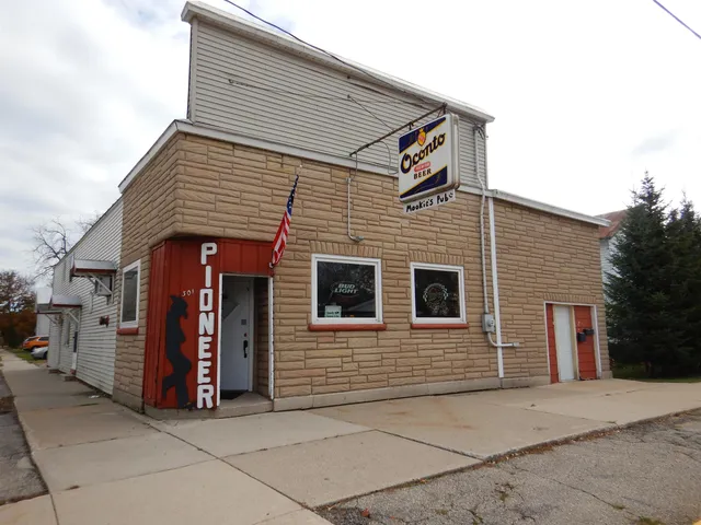 $139,900 | 301 Collins Avenue, Oconto, WI 54153