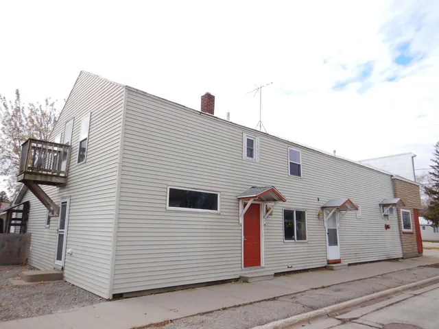 $139,900 | 301 Collins Avenue, Oconto, WI 54153