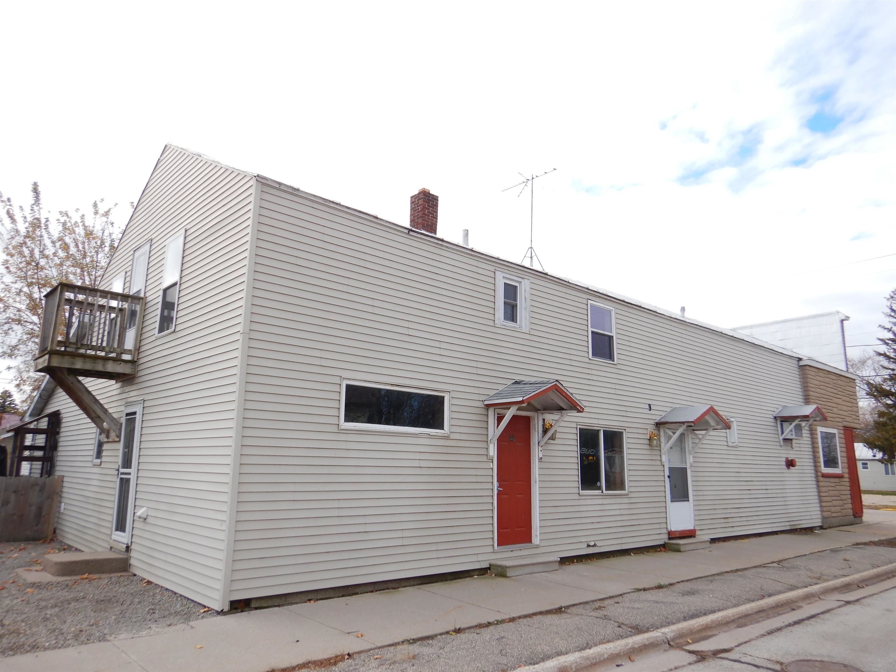 301 Collins Avenue Oconto, WI 54153 - Photo 5 of 37