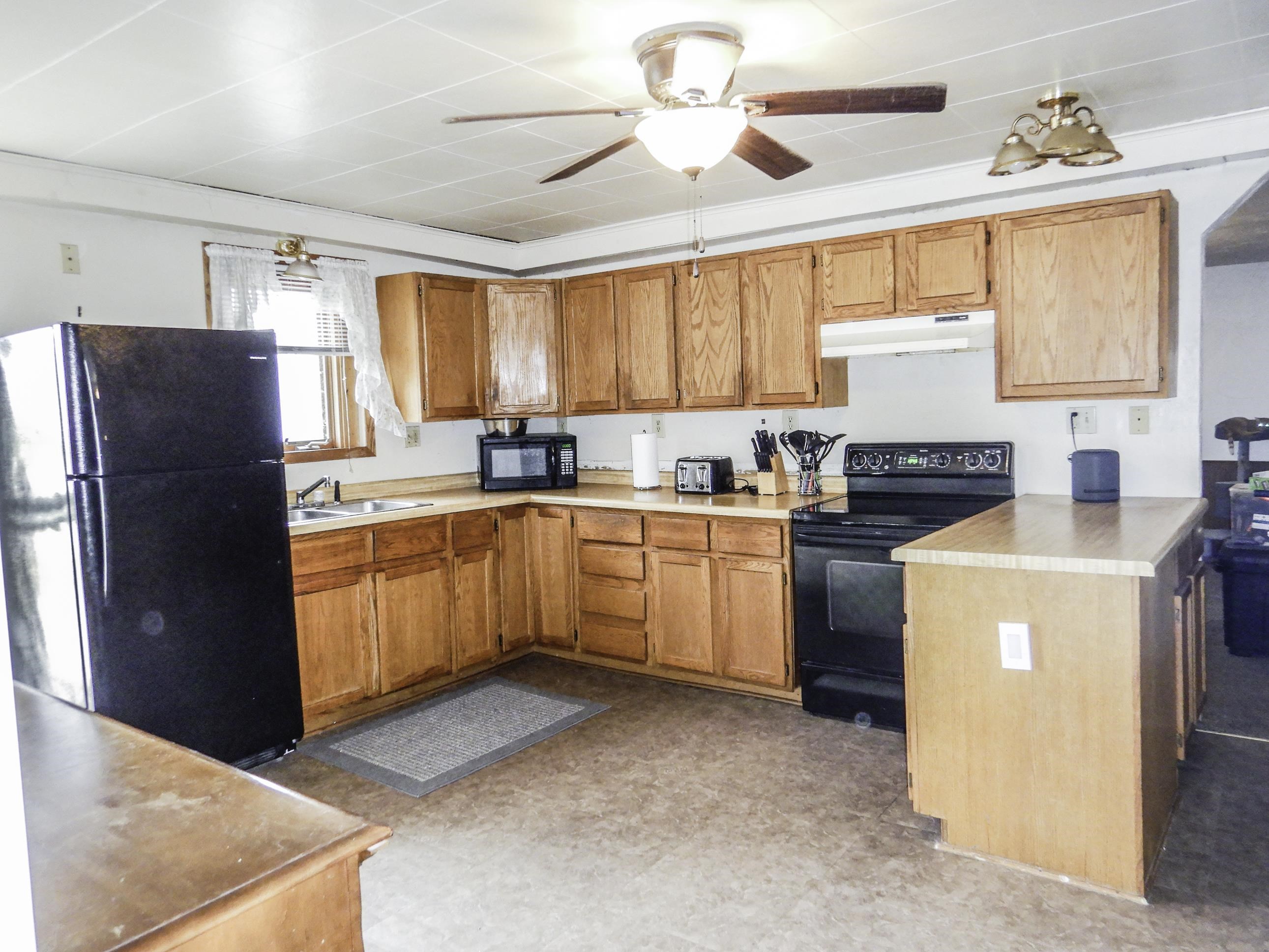 301 Collins Avenue Oconto, WI 54153 - Photo 6 of 37