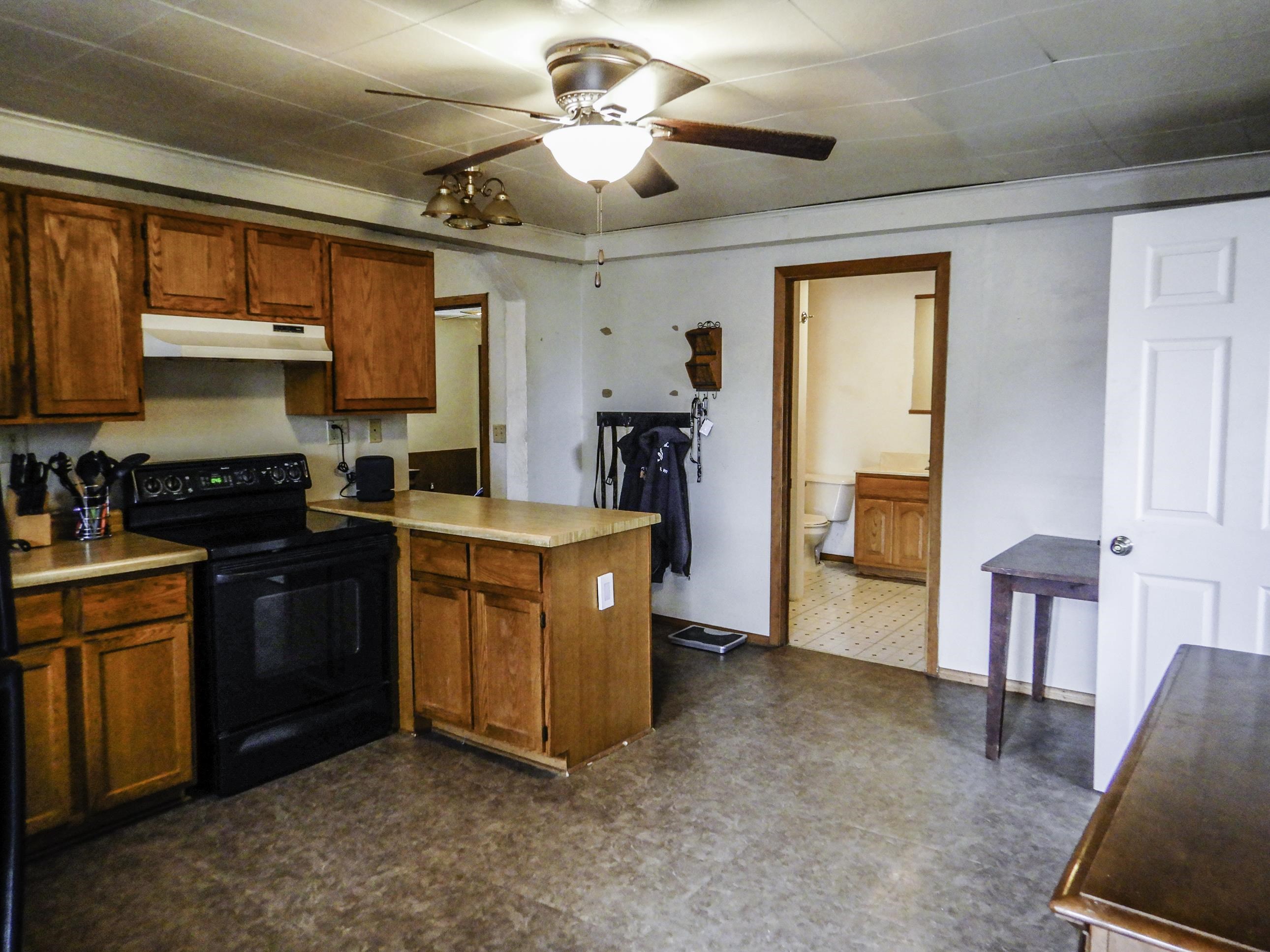 301 Collins Avenue Oconto, WI 54153 - Photo 7 of 37