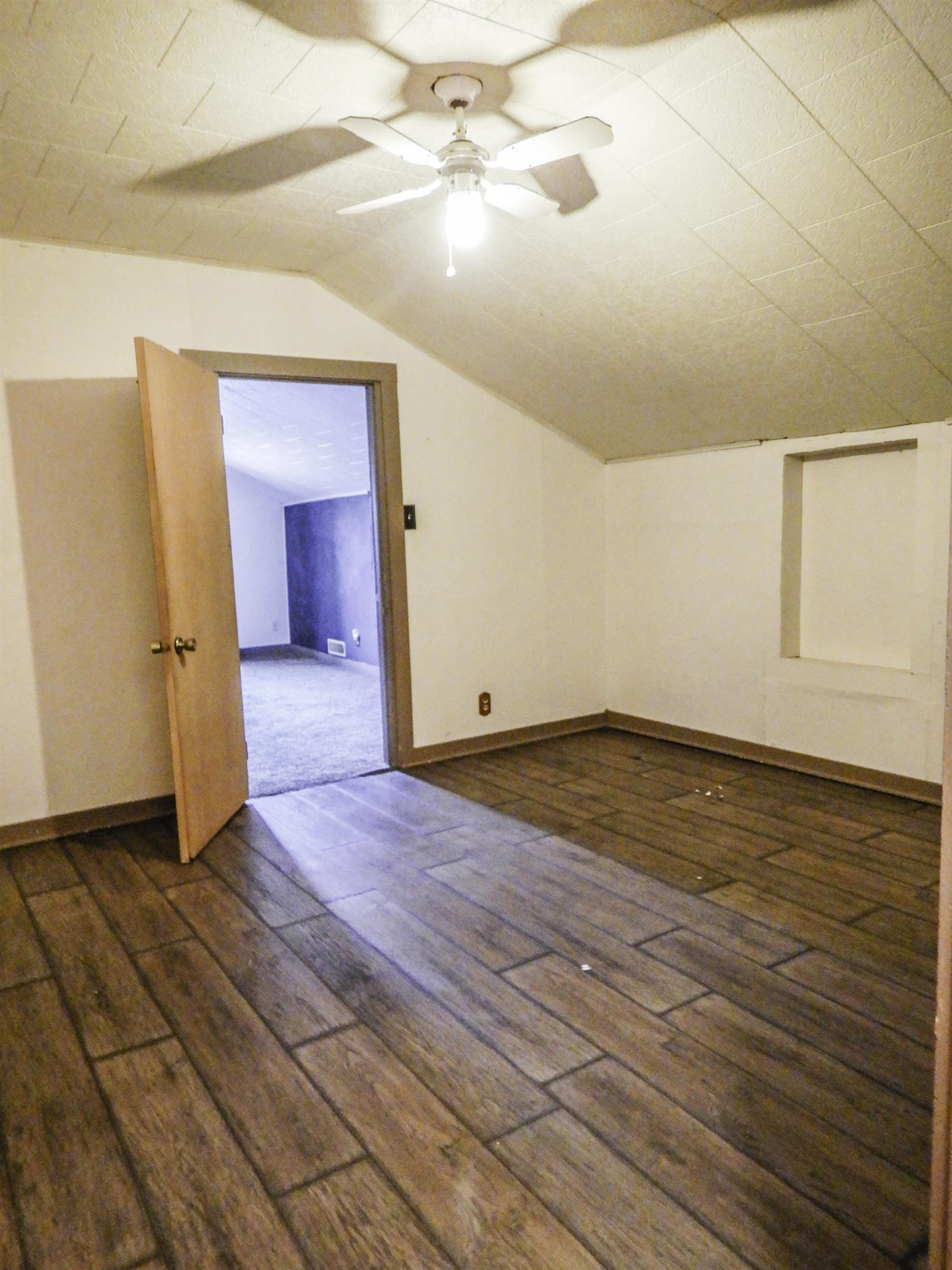 301 Collins Avenue Oconto, WI 54153 - Photo 8 of 37