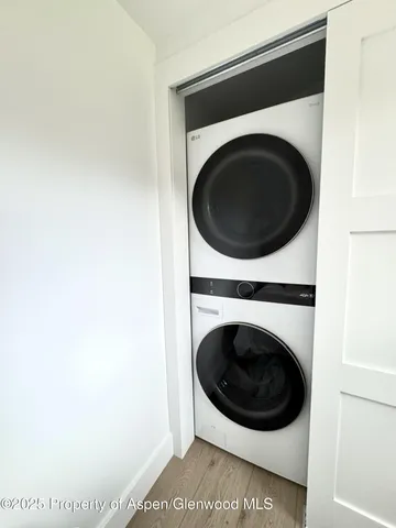 a close up view of a washer and dryer