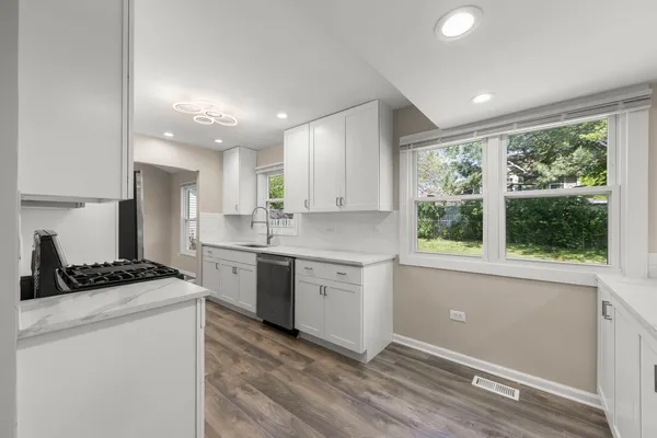 $3,200 | 1057 Bothwell Circle, Bolingbrook, IL 60440