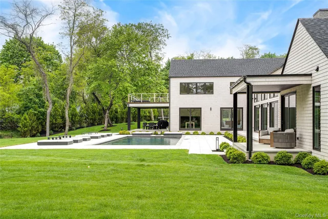 a view of a house with a backyard