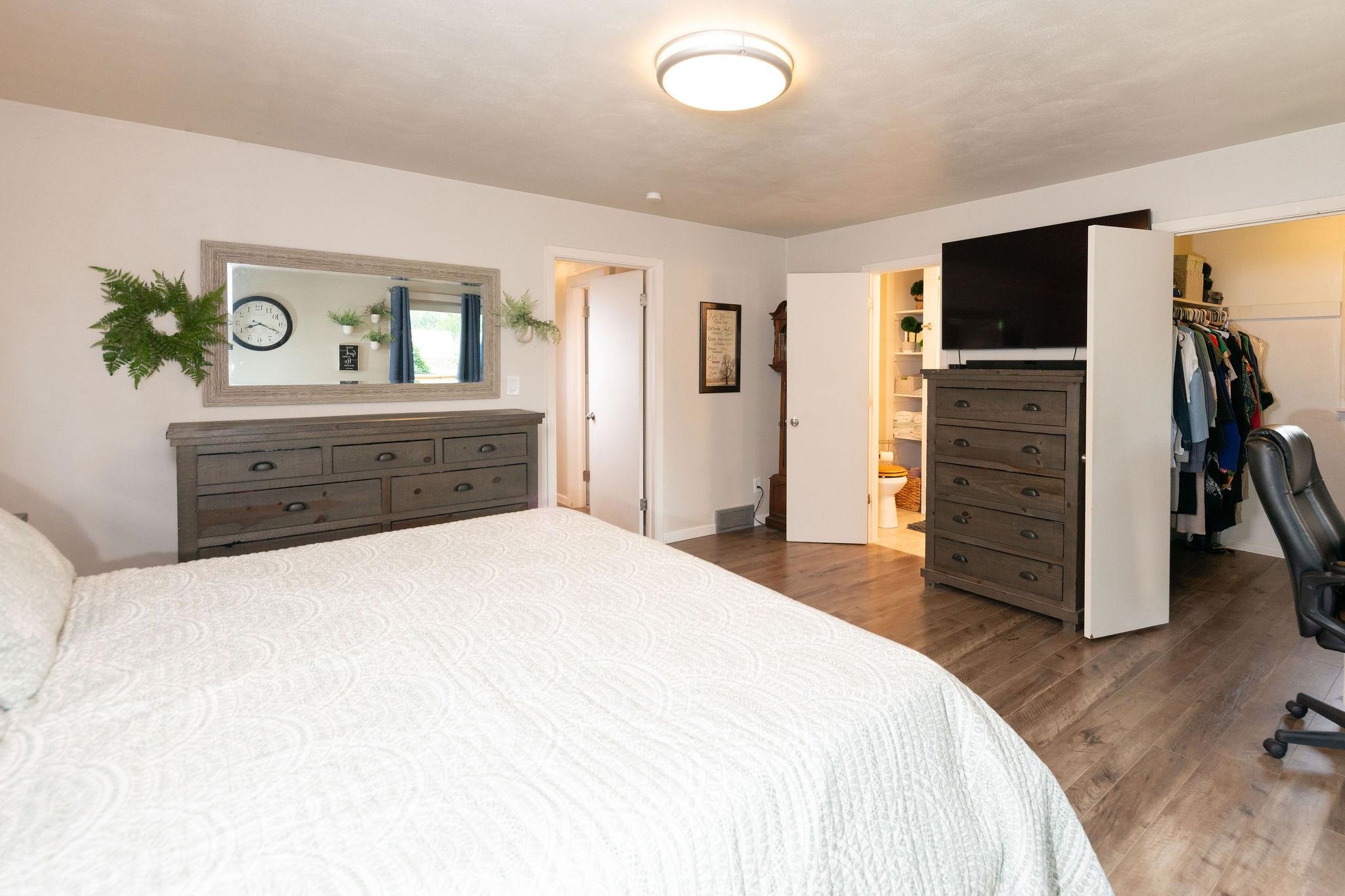 4743 Welsh Road Rockford, IL 61107 - Photo 25 of 52 a bedroom with a bed and a dresser