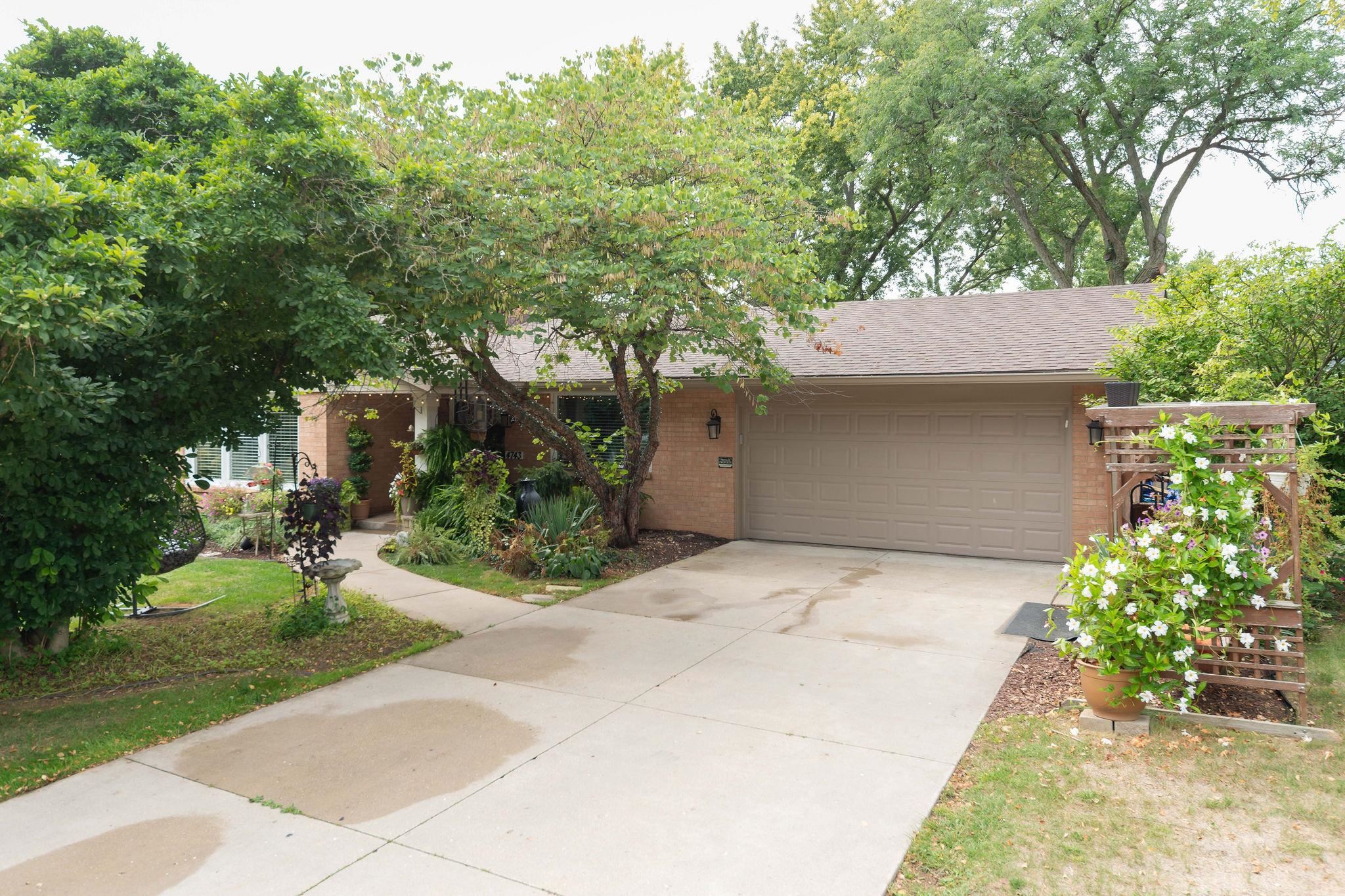 4743 Welsh Road Rockford, IL 61107 - Photo 3 of 52 front view of a house with a yard