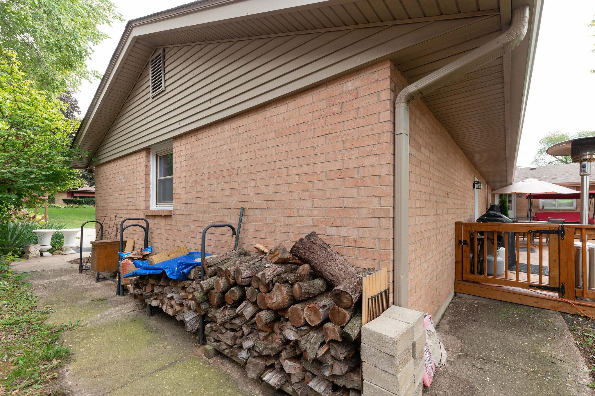 4743 Welsh Road Rockford, IL 61107 - Photo 43 of 52 a backyard of a house with table and chairs