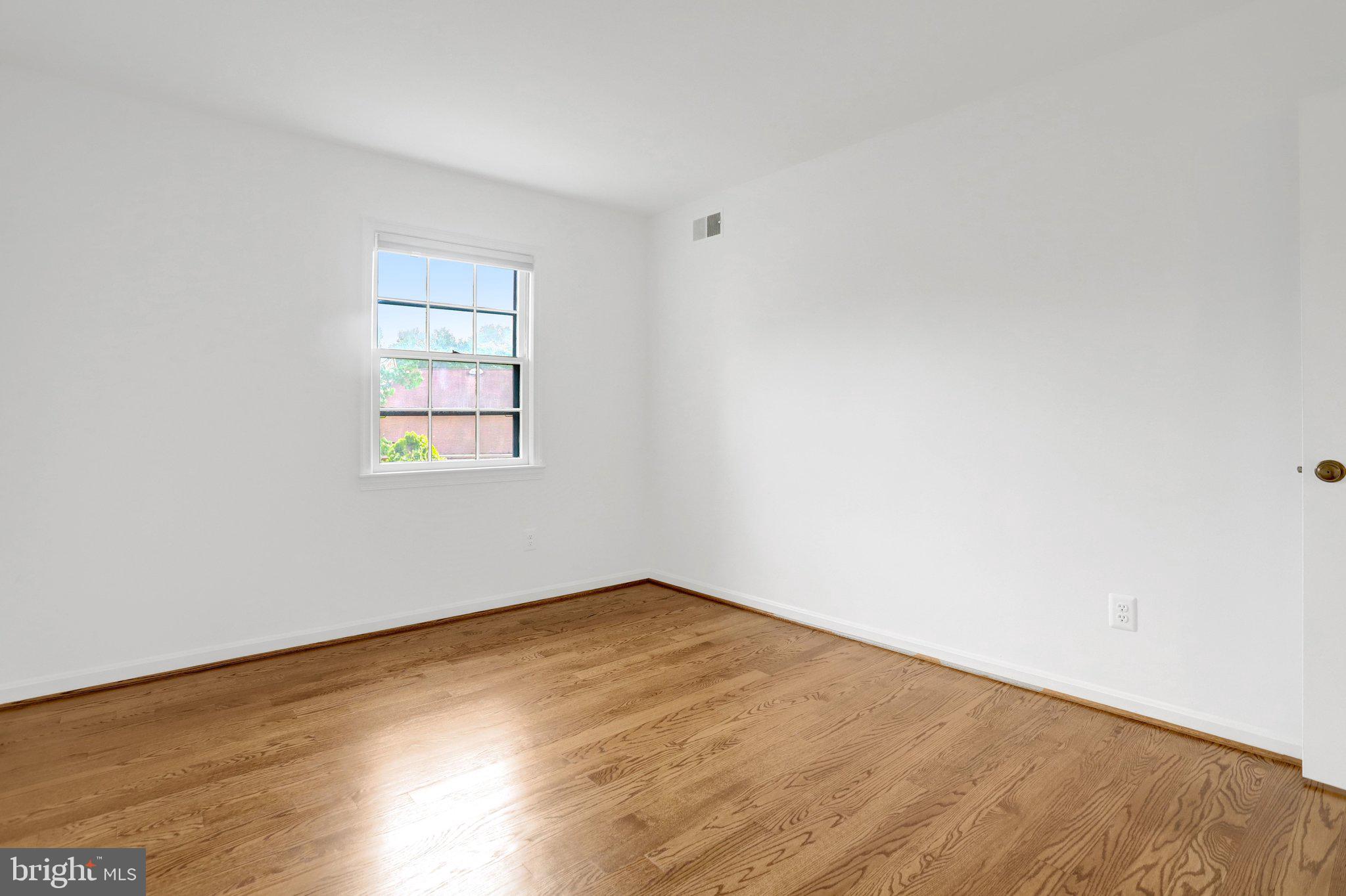 2225 North Tuckahoe Street Arlington, VA 22205 - Photo 21 of 37 an empty room with a window