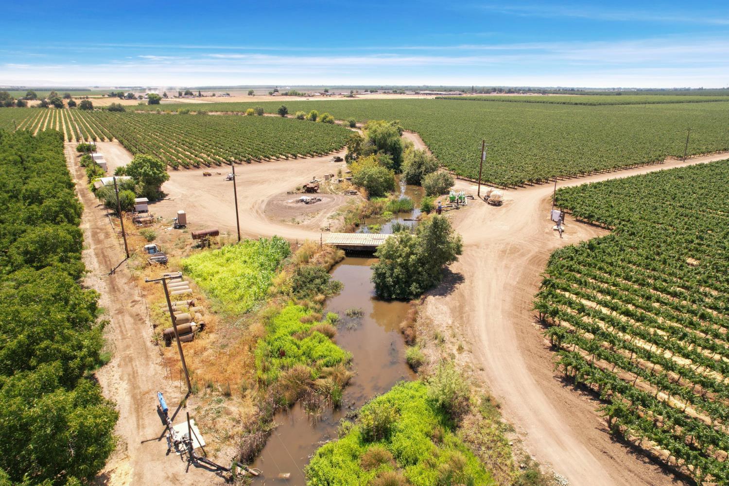 18190 Copperopolis Road Stockton, CA 95215 - Photo 21 of 35 a view of an ocean and beach