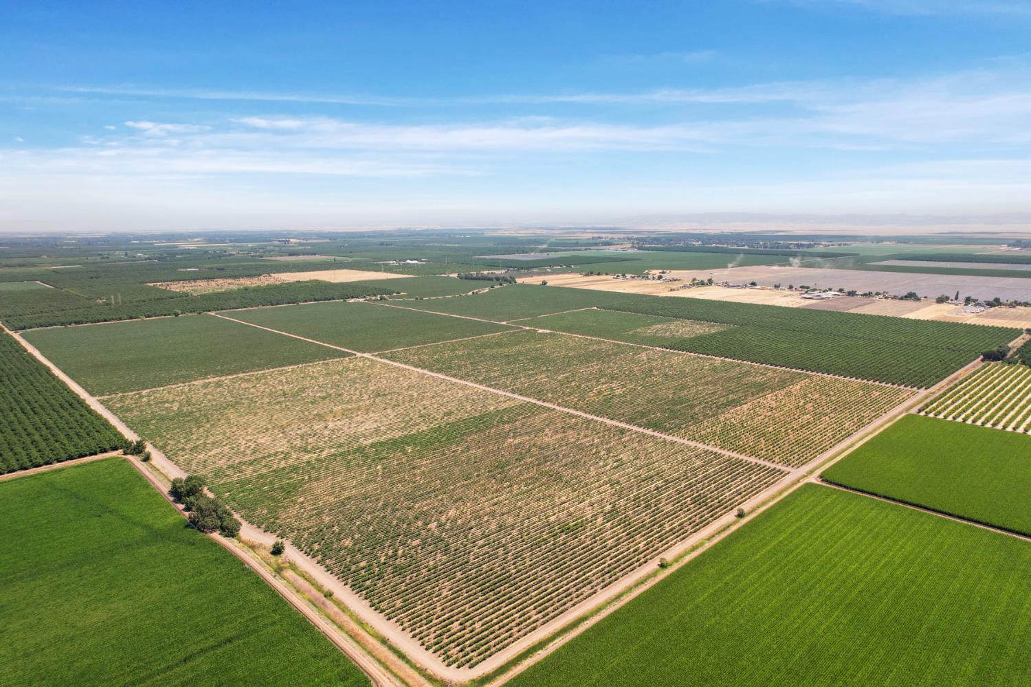 18190 Copperopolis Road Stockton, CA 95215 - Photo 22 of 35 a view of a tennis court
