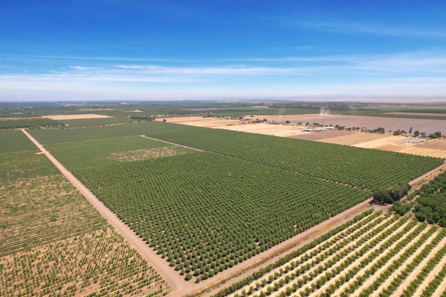 18190 Copperopolis Road Stockton, CA 95215 - Photo 24 of 35 a view of a tennis court