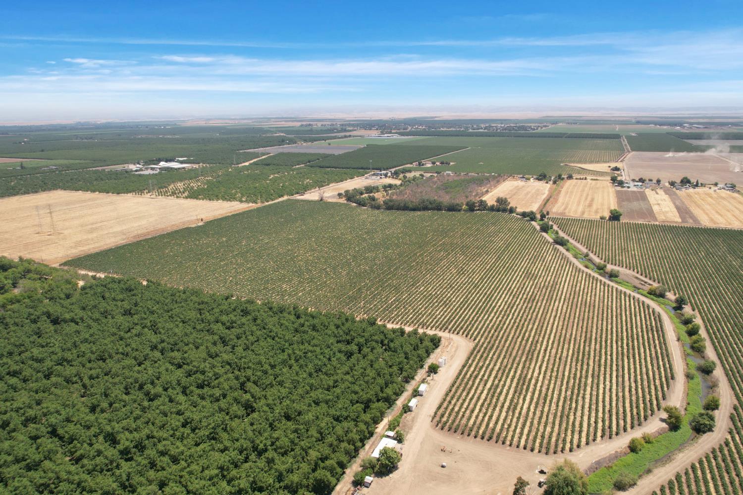 18190 Copperopolis Road Stockton, CA 95215 - Photo 30 of 35 a view of a balcony next to an ocean