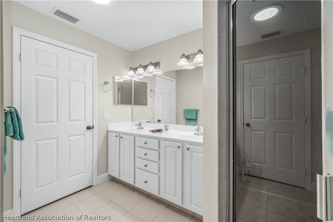 4501 Vantage Circle Sebring, FL 33872 - Photo 20 of 47 Master dual sinks