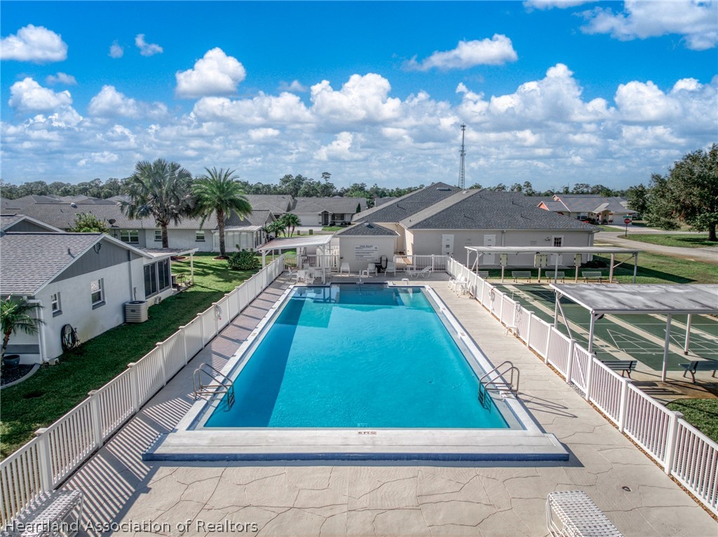 4501 Vantage Circle Sebring, FL 33872 - Photo 3 of 47 Community pool