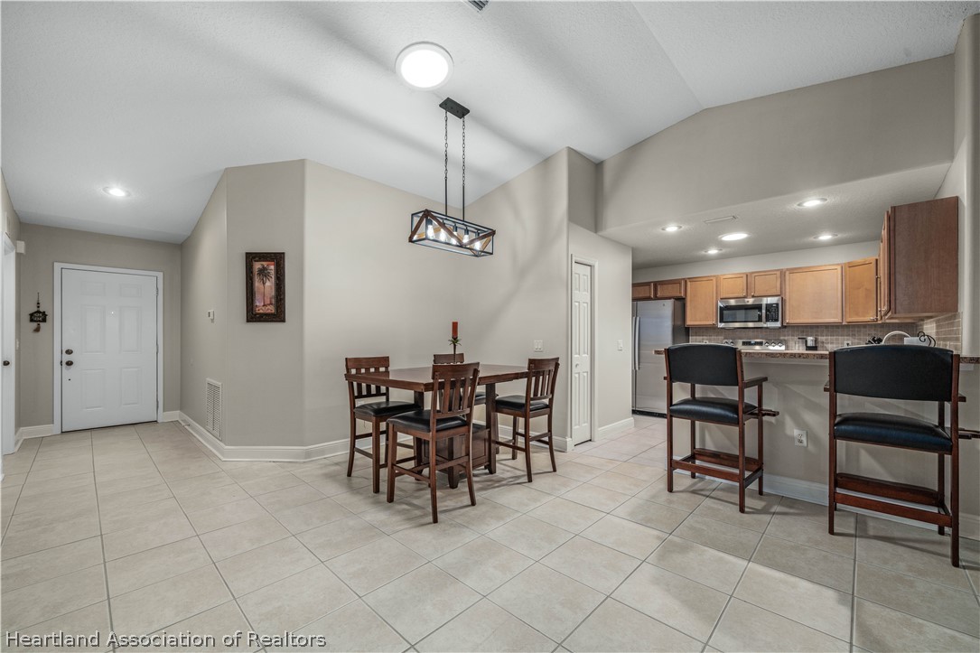 4501 Vantage Circle Sebring, FL 33872 - Photo 10 of 47 Entry view