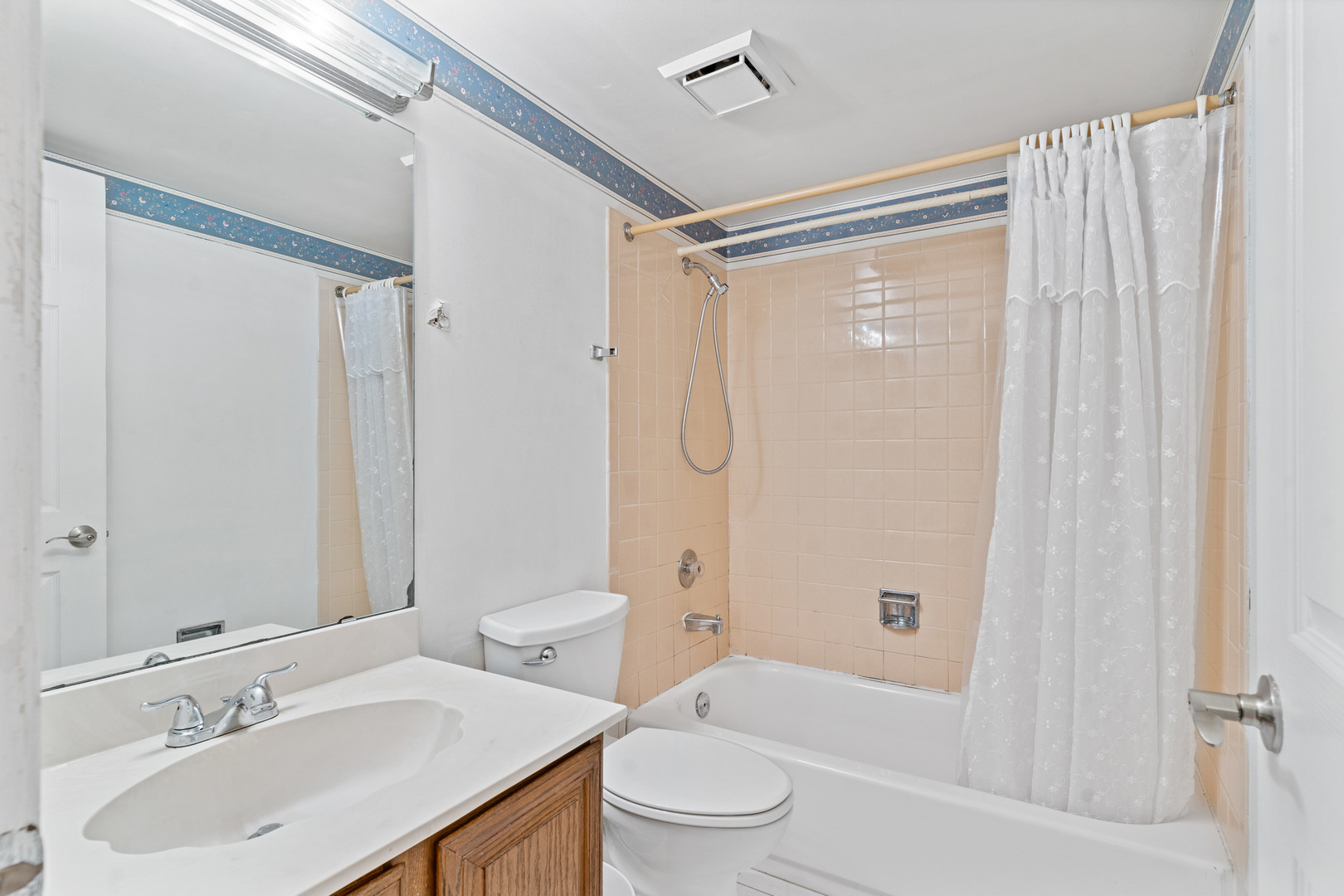 11130 NW Road, Unit E Palos Hills, IL 60465 - Photo 15 of 26 a bathroom with a sink toilet and shower