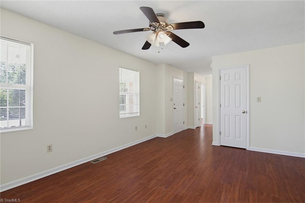 1528 Ambridge Court High Point, NC 27265 - Photo 8 of 28