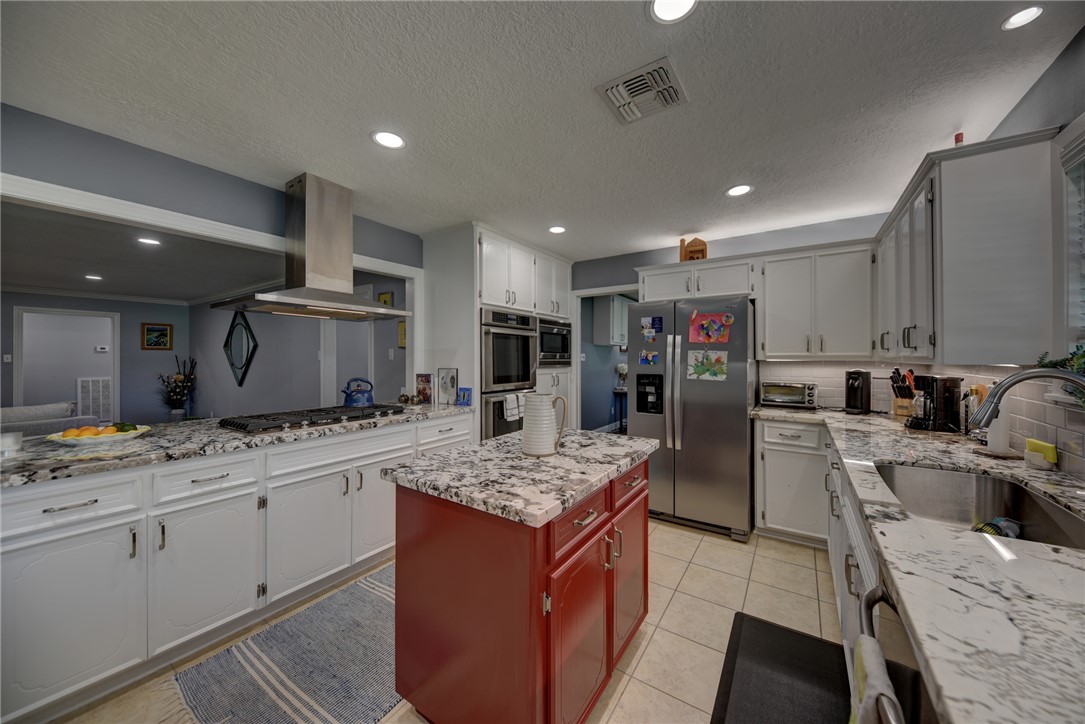 1600 Pecan Street Brenham, TX 77833 - Photo 24 of 33 Kitchen with stainless steel appliances, gas cook top, double ovens and a warming drawer