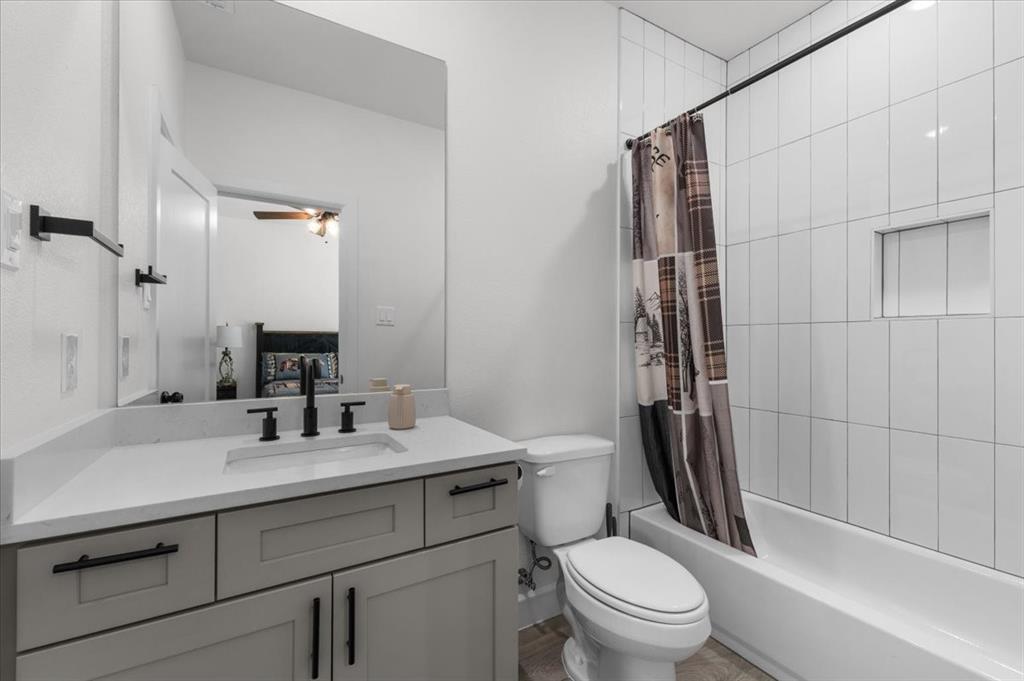 1039 Monaco Court Springtown, TX 76082 - Photo 20 of 33 Full bathroom featuring shower tub combo.