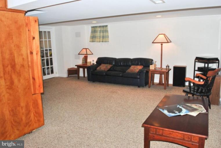 5608 5th Road South Arlington, VA 22204 - Photo 13 of 23 Family Room #2