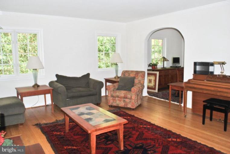 5608 5th Road South Arlington, VA 22204 - Photo 18 of 23 Living Room #2