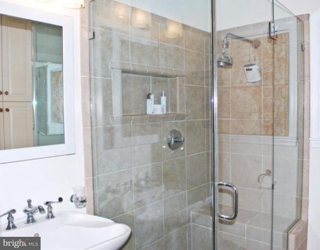 5608 5th Road South Arlington, VA 22204 - Photo 6 of 23 Bath #1