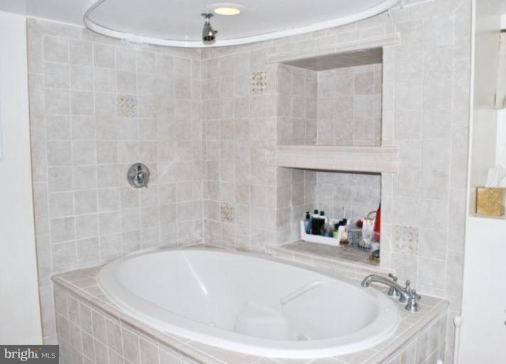 5608 5th Road South Arlington, VA 22204 - Photo 7 of 23 Bath #2