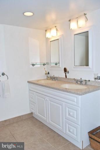 5608 5th Road South Arlington, VA 22204 - Photo 8 of 23 Bath #3