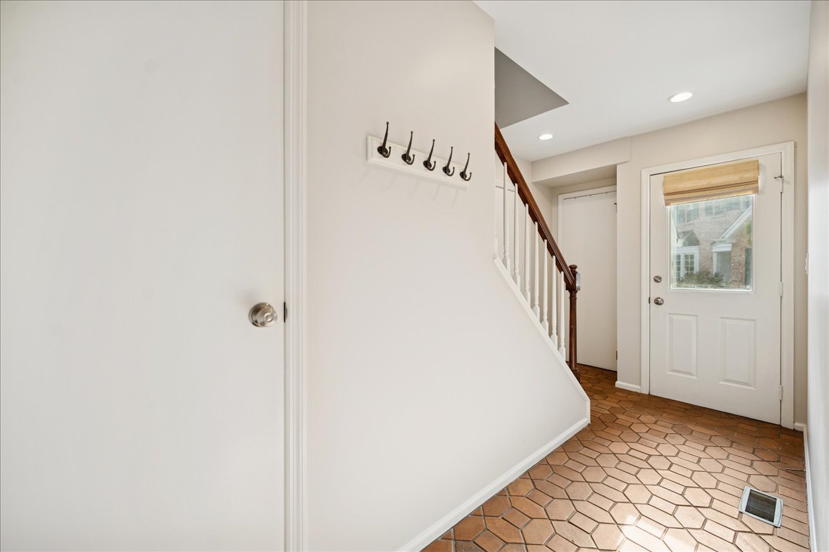 898 Bridlegate Lane Northfield, IL 60093 - Photo 17 of 43