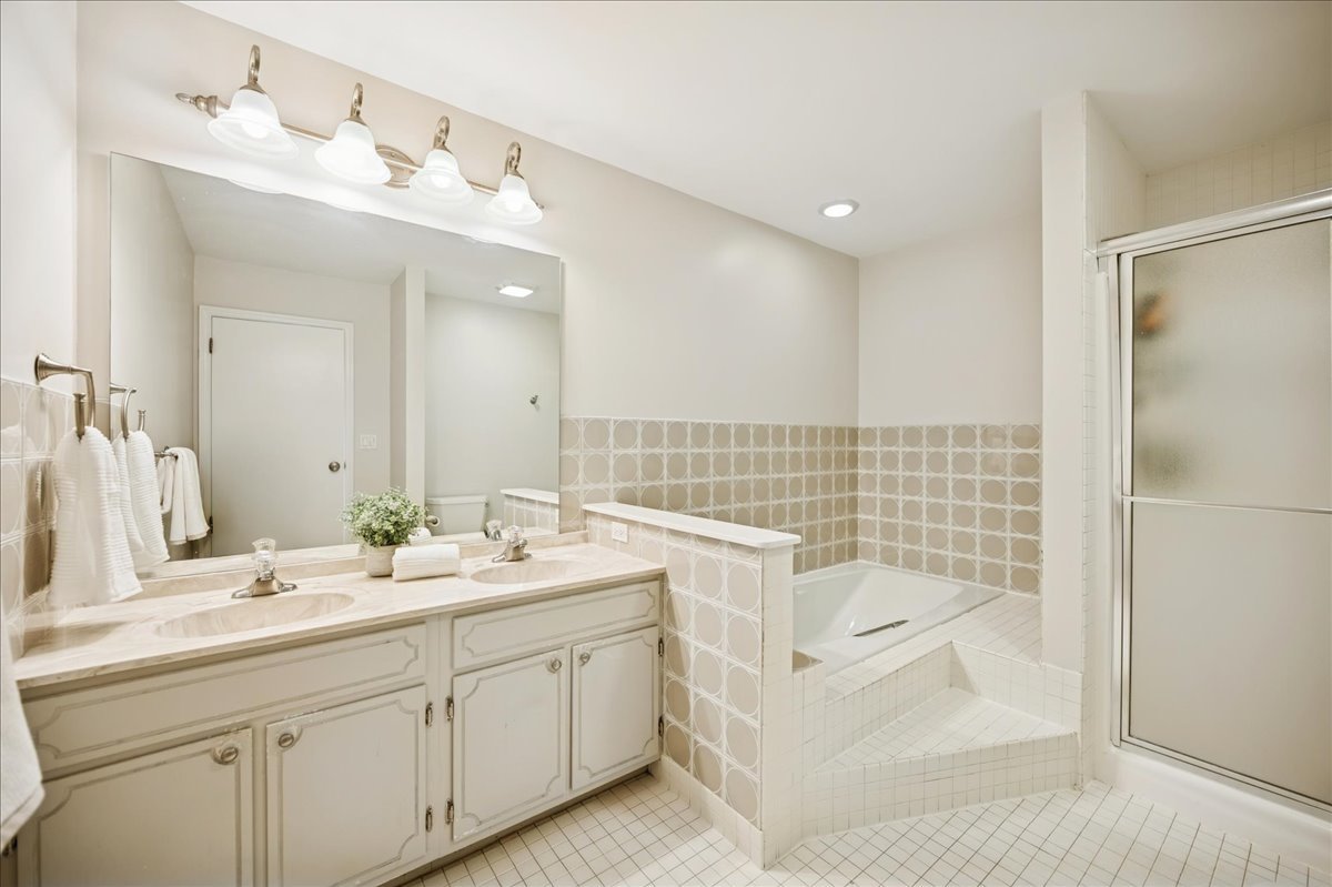 898 Bridlegate Lane Northfield, IL 60093 - Photo 20 of 43