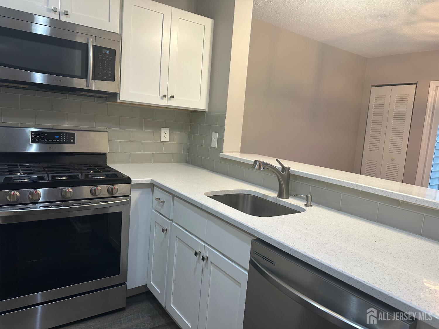 1027 Edpas Road New Brunswick, NJ 08901 - Photo 5 of 13 Gallery Image 5