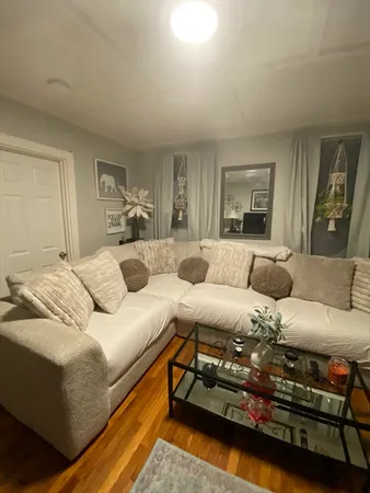 $3,000 | 187 East Main Street, Unit 1, Gloucester, MA 01930