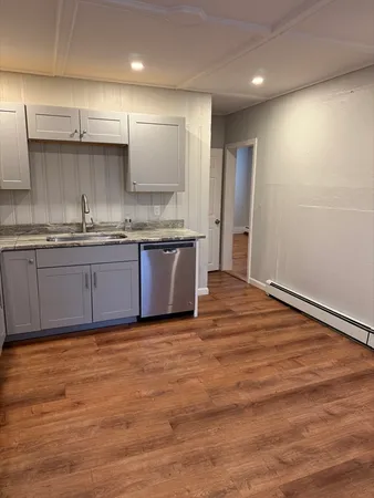 $3,000 | 187 East Main Street, Unit 1, Gloucester, MA 01930