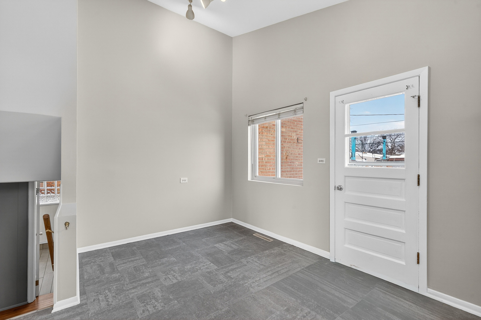 8516 West Normal Avenue Niles, IL 60714 - Photo 15 of 35 an empty room with windows and closet
