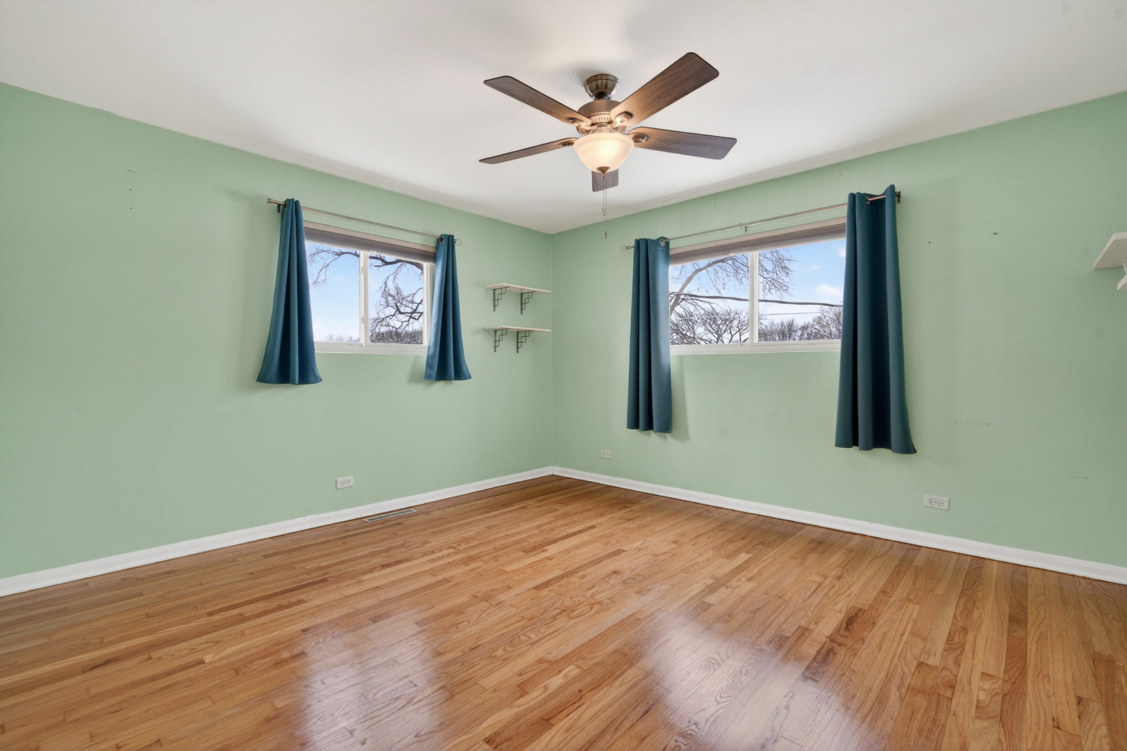 8516 West Normal Avenue Niles, IL 60714 - Photo 21 of 35 a view of room with window and ceiling fan