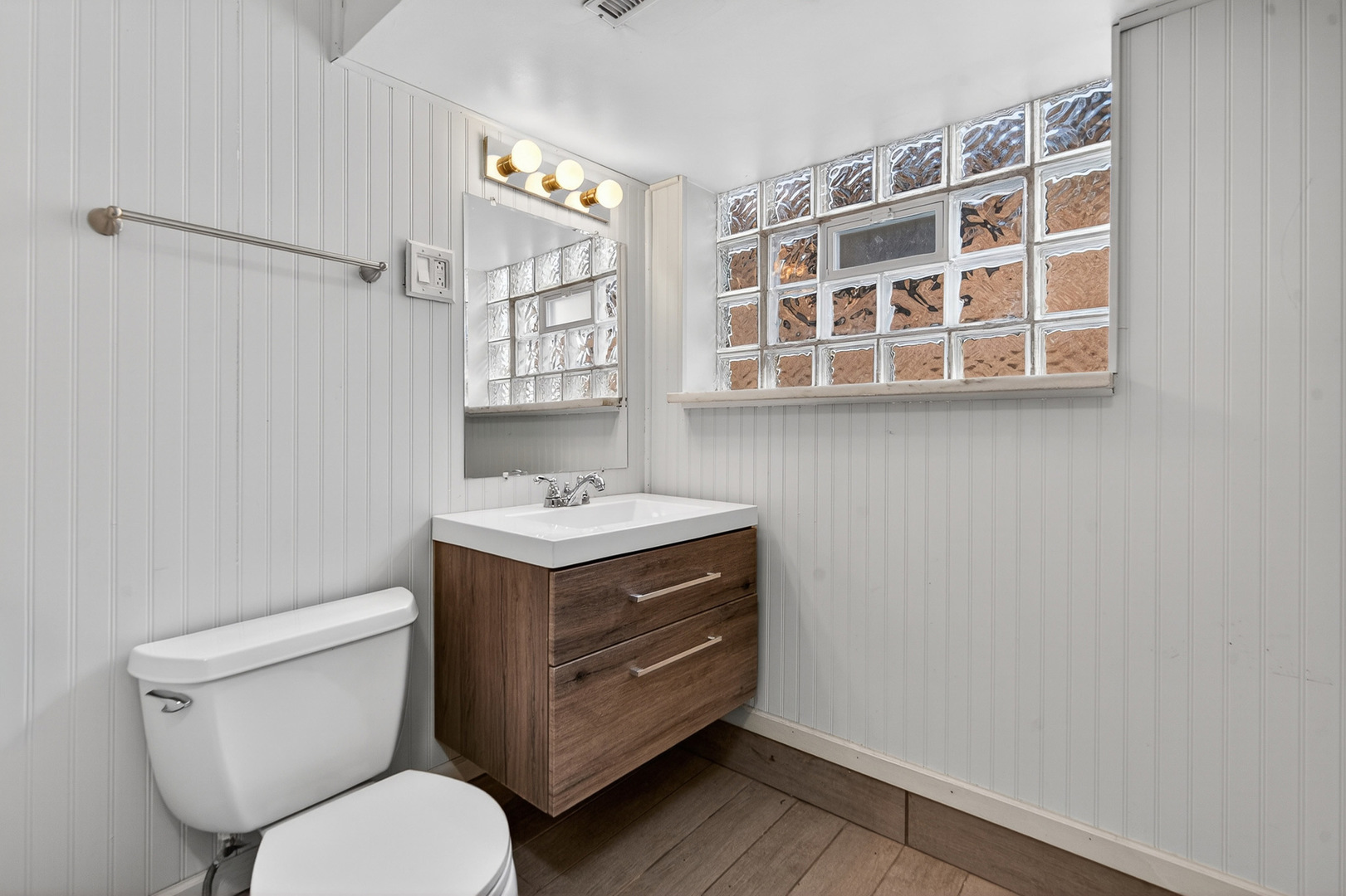 8516 West Normal Avenue Niles, IL 60714 - Photo 26 of 35 a bathroom with a toilet sink and mirror