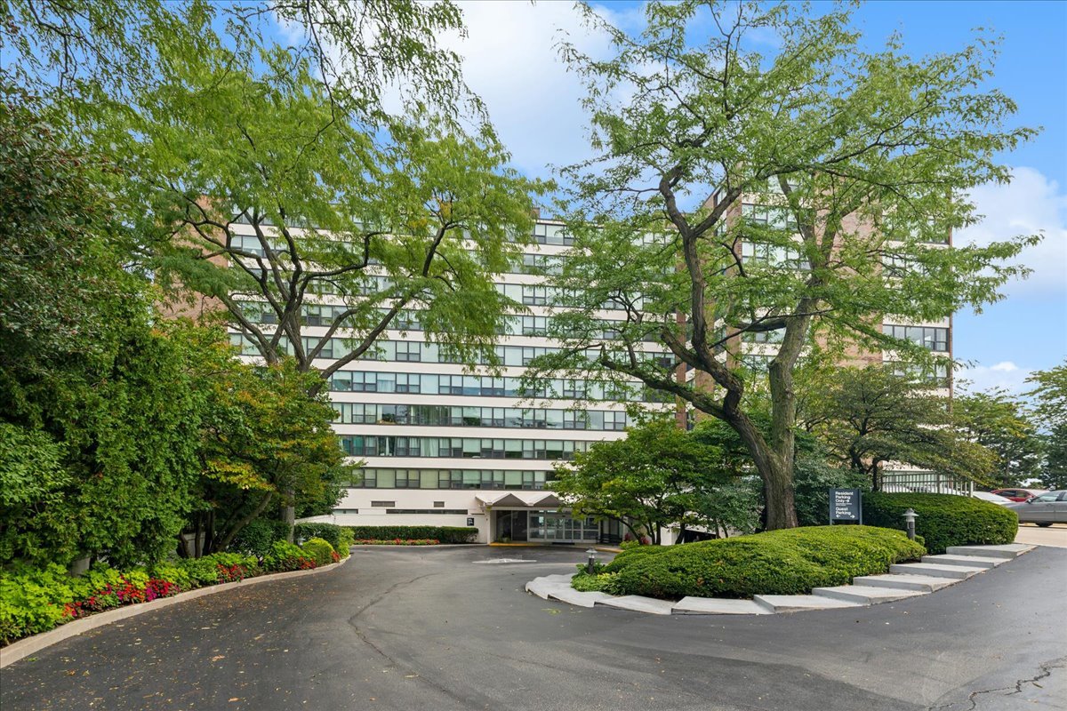 1616 Sheridan Road, Unit 3B Wilmette, IL 60091 - Photo 1 of 24