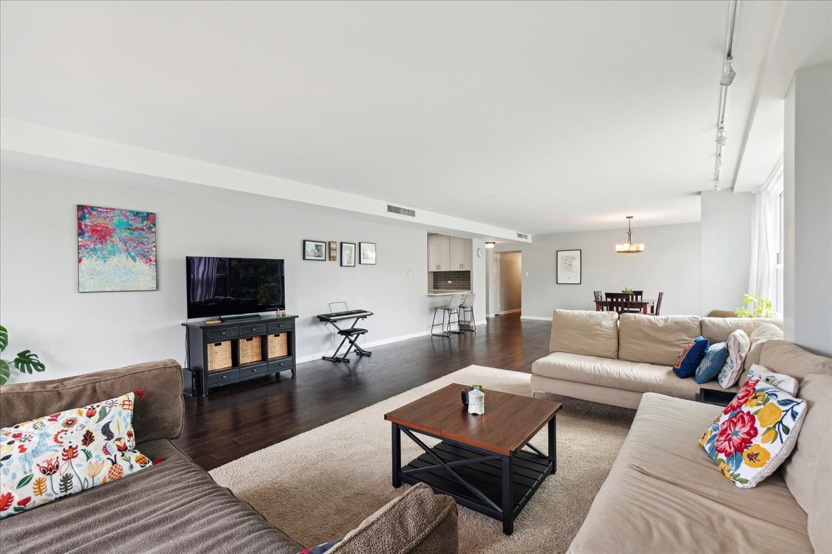 1616 Sheridan Road, Unit 3B Wilmette, IL 60091 - Photo 5 of 24