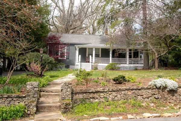 $749,500 | 302 Laurel Lane, Lookout Mountain, TN 37350