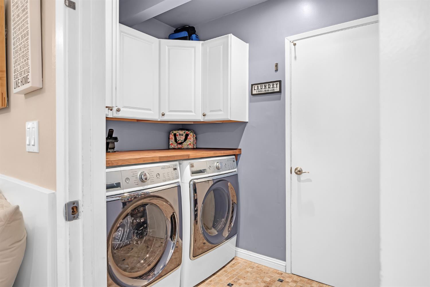5220 Shelato Way Carmichael, CA 95608 - Photo 16 of 40 a utility room with dryer and washer