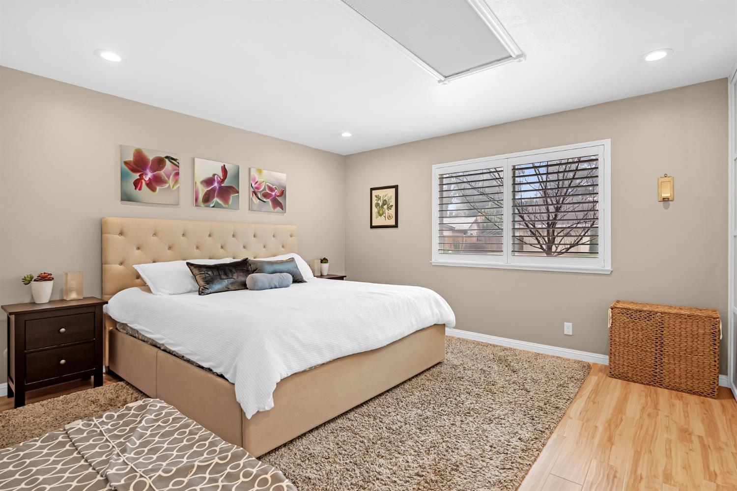 5220 Shelato Way Carmichael, CA 95608 - Photo 20 of 40 a bedroom with a large bed and a window
