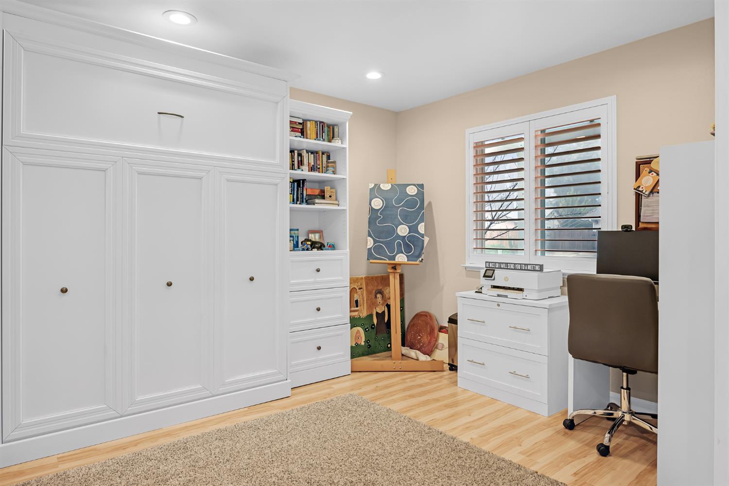 5220 Shelato Way Carmichael, CA 95608 - Photo 4 of 40 a livingroom with workspace and a window
