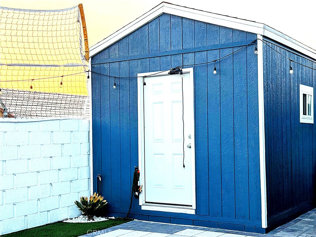 26245 East Baseline Street, Unit 18 Highland, CA 92346 - Photo 20 of 25 a room with a window and potted plant