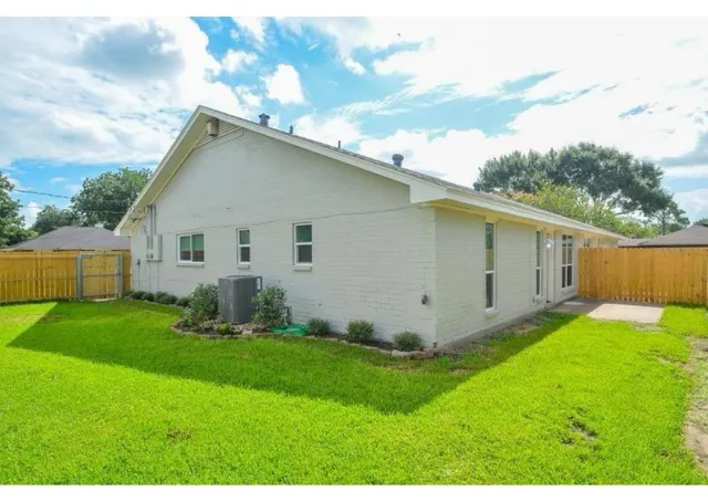 $1,750 | 6315 Bowers Street, Wallis, TX 77485